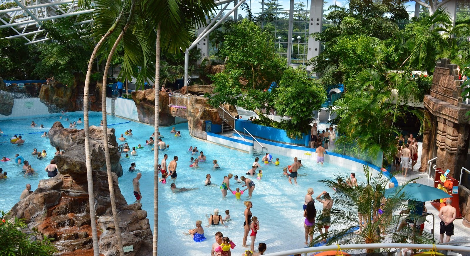 Spa hotels and indoor waterparks for winter