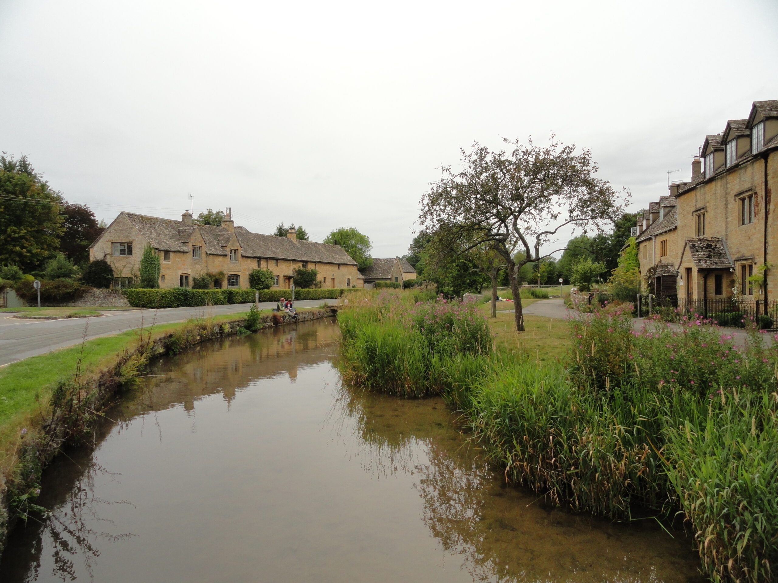 Cotswolds riverside holiday cottages