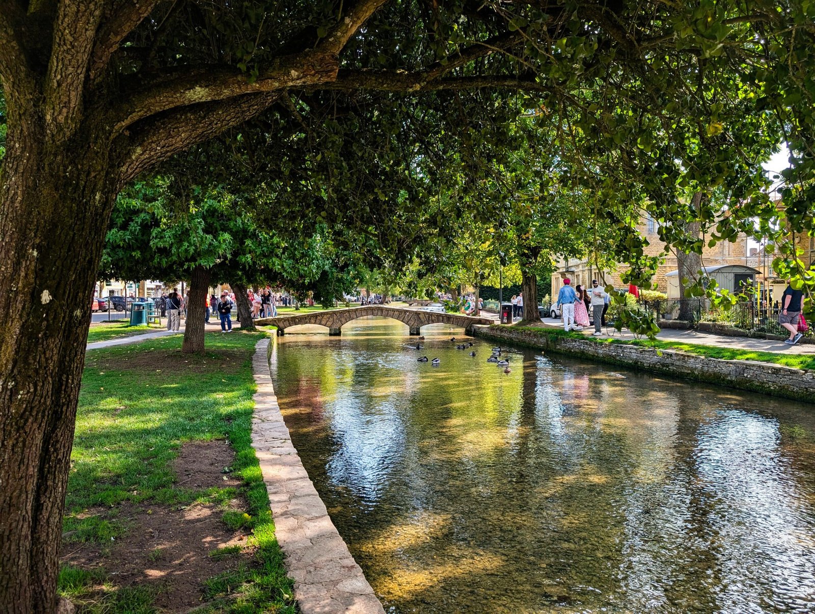 Stone bridge River Windrush reflections cottages