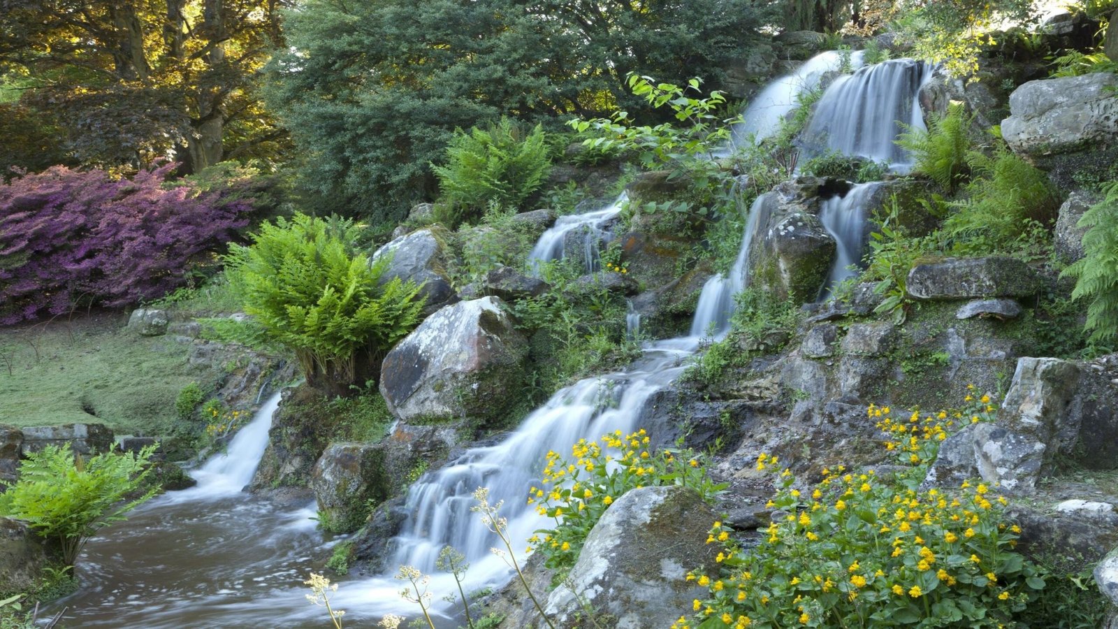 Cascades and waterfall detail