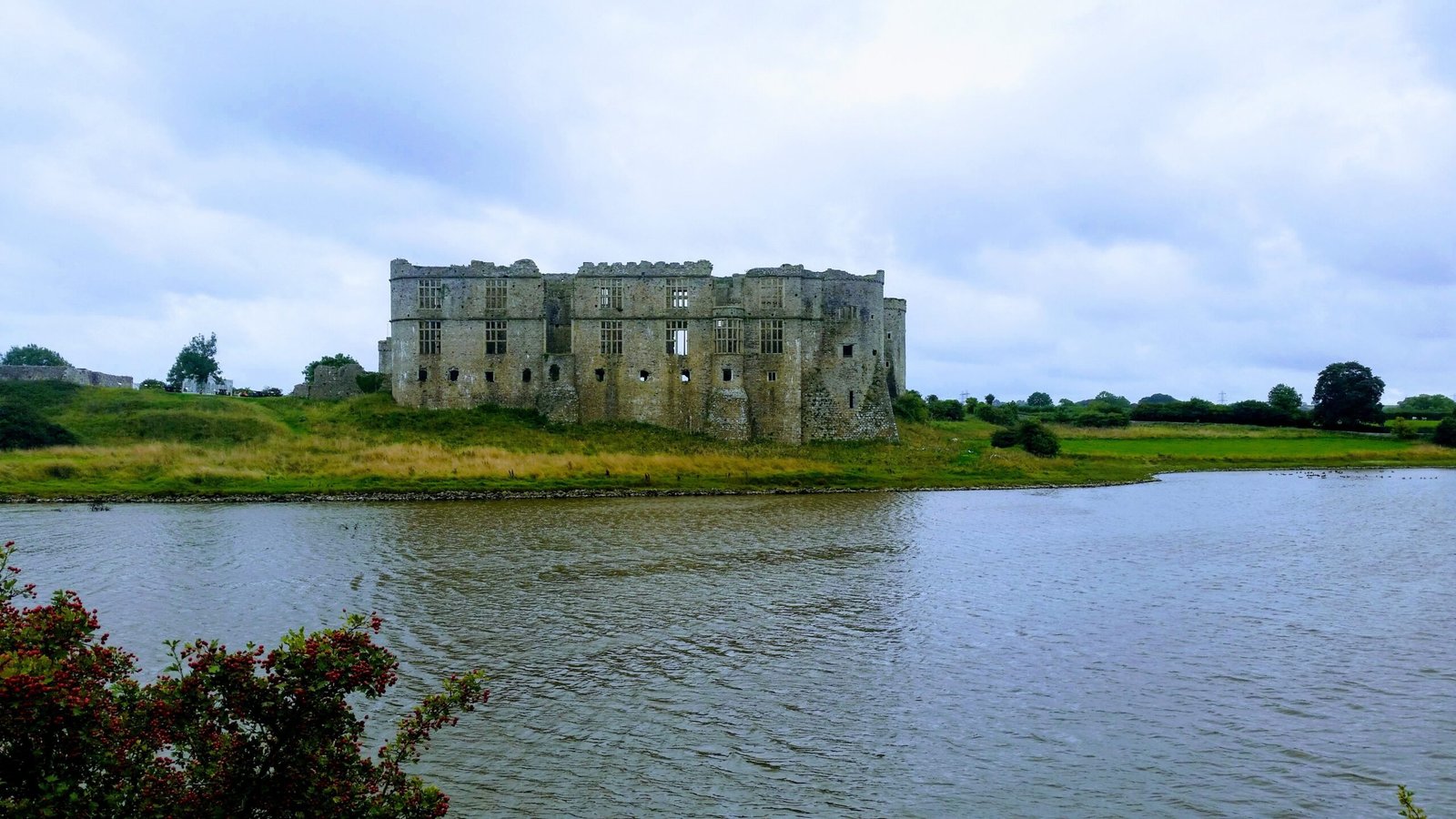 Elizabethan architecture at Carew Castle