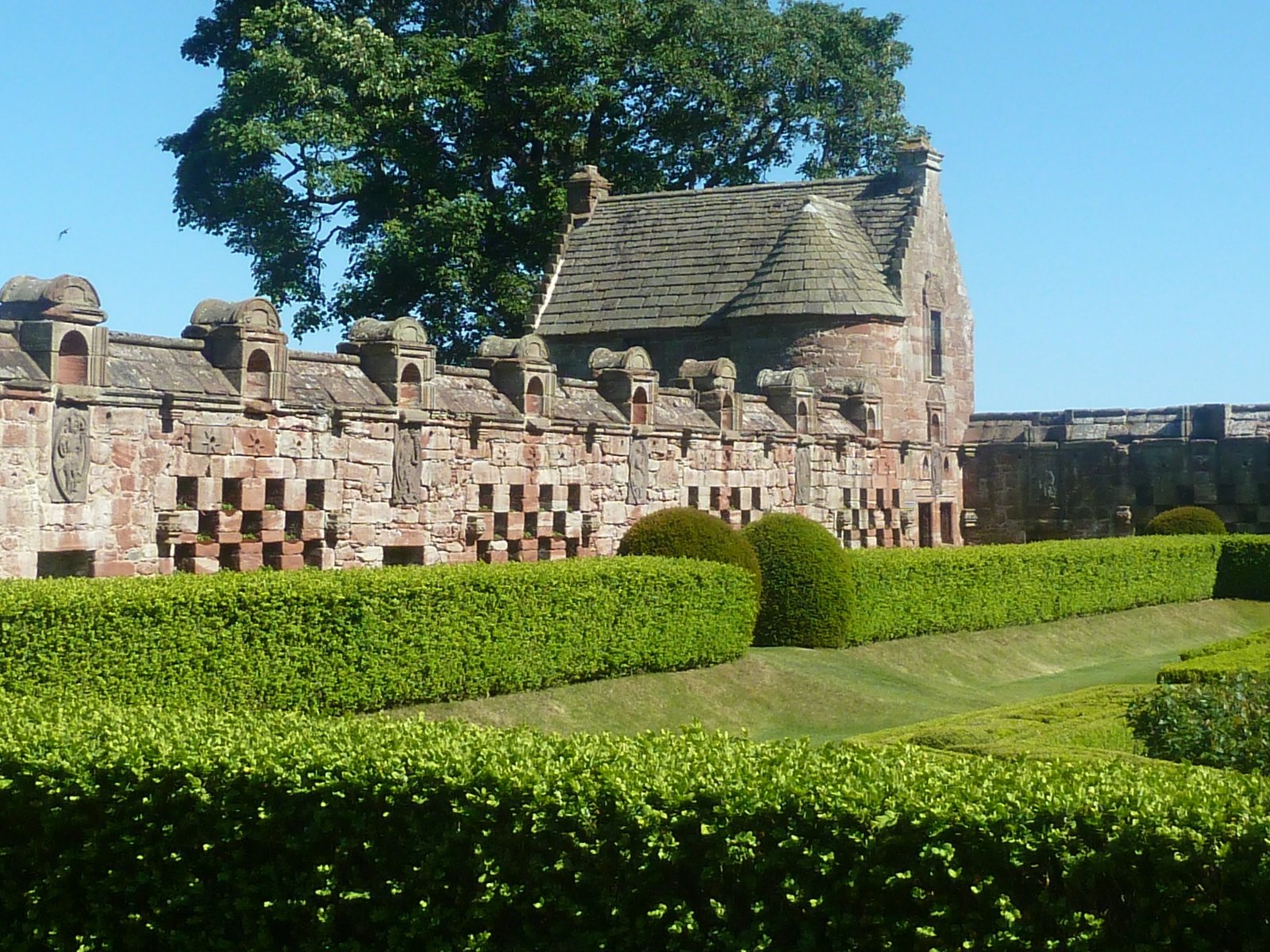 Summer house and gardens at Edzell Castle
