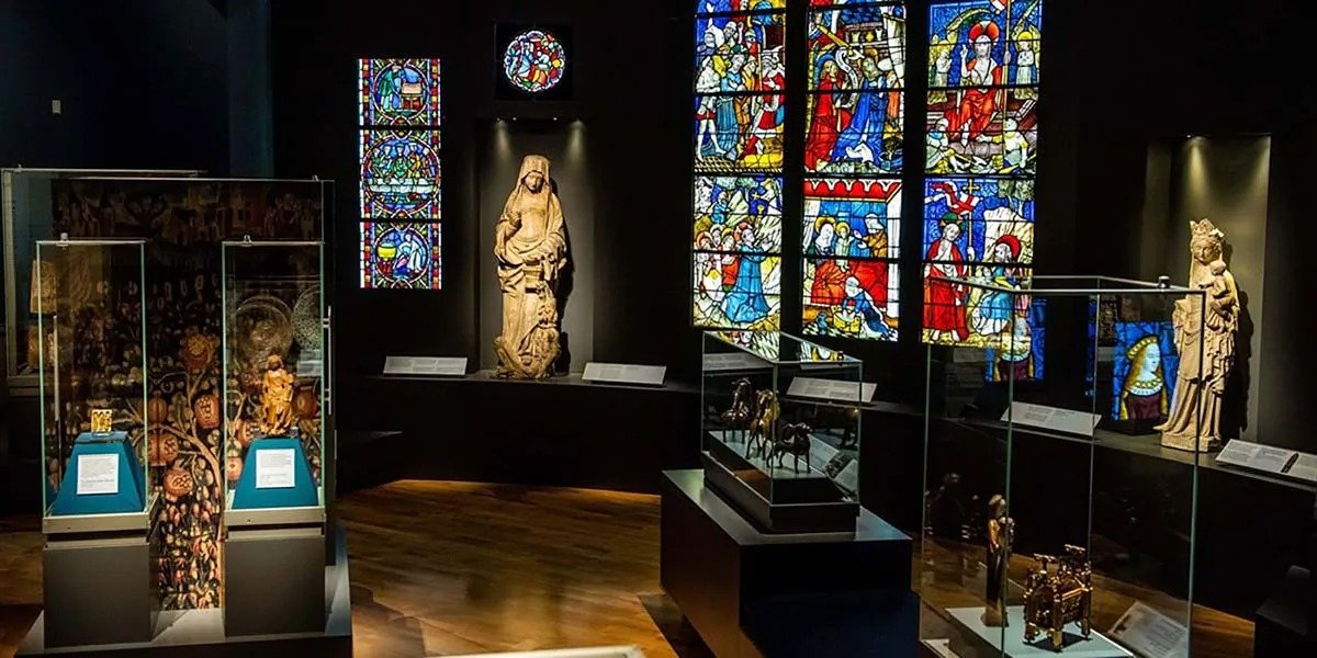 Art galleries inside Kelvingrove Museum