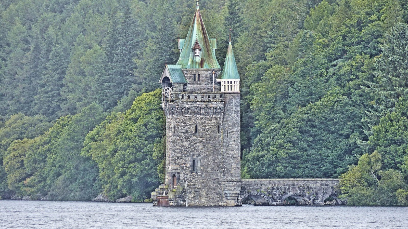 The Victorian stone dam at Lake Vyrnwy