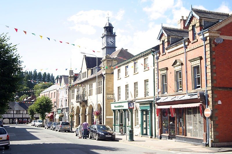 Historic streets and independent shops in Llanidloes